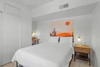 NEW LISTING: Boho Bungalow, Center City Base