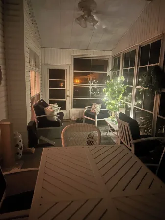 Charming 2-bedroom mobile home in fabulous Riverwalk Community 55+ with AC, WiFi