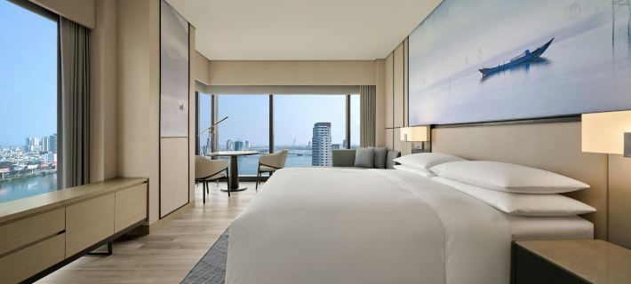 Courtyard by Marriott Danang Han River Hotels in Đà Nẵng