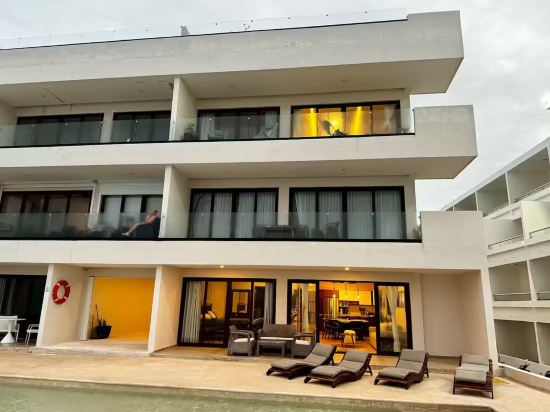 Cozy apartment w/3bedrooms Oceanfront WiFi