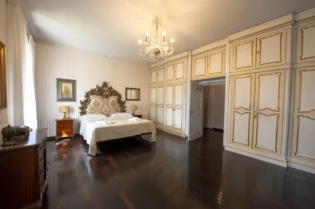 1800 Tuscan villa - walking distance from a pretty village Отели в г. Баньи-ди-Лукка