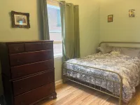 Luxury Sleeps 6! Voted CNN Best Town Outdoors, Wine and Cider, College-Town Hip.