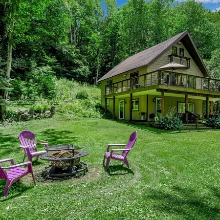Ellicottville Chalet with beautiful storybook creek