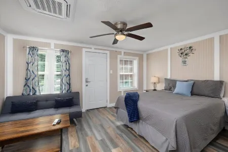 C1 Wallys by The Convention Center and The Landing Отели рядом с достопримечательностью «The SKY Deck at Parakeet Pete's Waterfront Zipline»