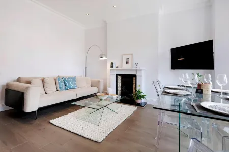 Modern and Bright Highgate Gem