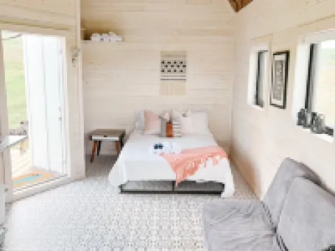 Hidden Haven Tiny House 2.0. Wide open spaces for humans and dogs! Hotels in Swift Current