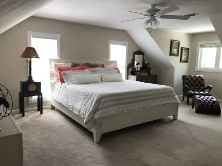 BLUE PARADISE !!  VANDERBILT BEACH, WALK TO MERCATO FOR SHOPPING AND  NIGHT LIFE