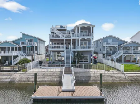 Oib Heaven-5Br on Canal, Private Pool, New Gameroom, Newly Renovated, Near Beach