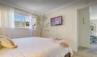 Sunny Stylish, Cozy King Condo near Lake & Downtown