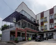 Urbanview SRB near Mall Ciputra Cibubur by RedDoorz Hotel dekat Masjid Al Ishlaah Kranggan