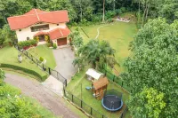 VISTA VERDE HOUSE W/POOL & WIFI