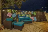 Peaceful Boho stays-4BRs-amazing pool-patio&deck-mini golf-Stafford