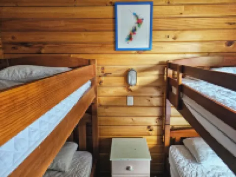 Acheron House: Cosy chalet, breathtaking views, pets welcome!