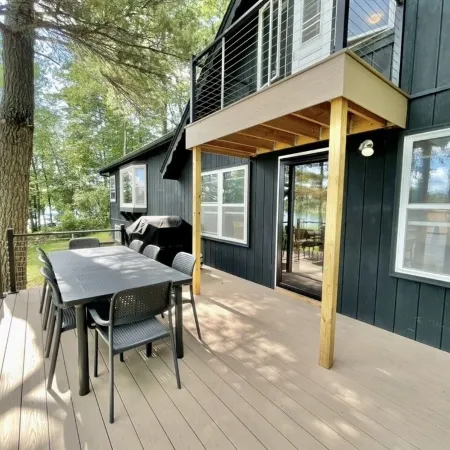 Lakefront Cabin with tons of trails!
