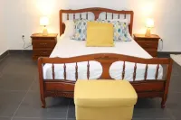 House on 2 hectares of land on the Canal 5 minutes from the sea Hotel di 