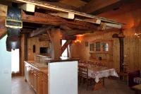 Gite in a traditional farmhouse. Terrace with swimming pool. Pets allowed