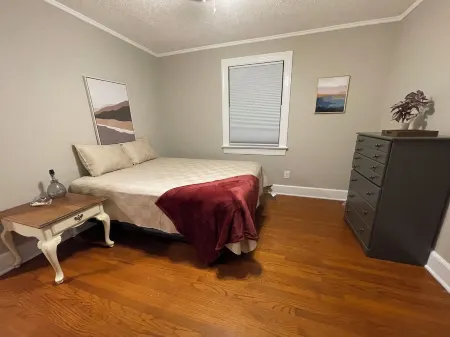 Palm Cottage - Centrally Located Brick Home on Quiet Street