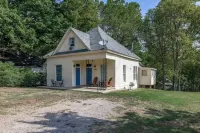 Deco Duplex - Uptown - Northwoods Trail - KING BED - DISH TV - ROKU - Bike Rack