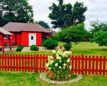 Stylish house in an idyllic, quiet location, large garden. 波利採縣酒店