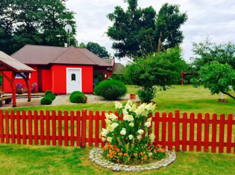 Stylish house in an idyllic, quiet location, large garden.