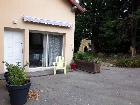 Apartment 800 m lake Xonrupt Longemer, greenery, terrace, pétanque court Отели рядом с достопримечательностью «Camping Verte Vallée : dans les Vosges proche Gérardmer avec piscine et gîtes»