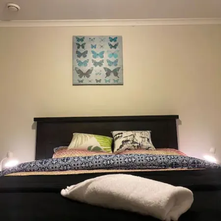 Cheerful 2 Bedroom home in Hamilton Central