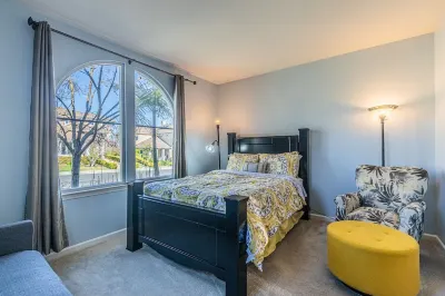 Blissful California Nights (4 Bedroom 3.5 Bath)