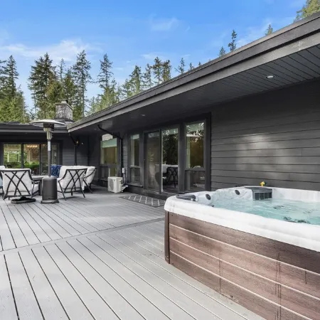 Stunning Waterfront Getaway!  Luxury Home on Acreage,  Natures Paradise