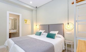 Bright 3 Bd Apartment in Front of Maestranza Bullring. Antonia Diaz II