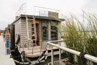 Houseboat Fjord Serina with bio-sauna and roof terrace in Schleswig