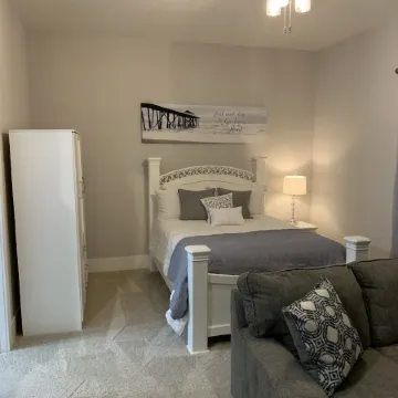 We are 4.8 driving miles from Shipyard Park.