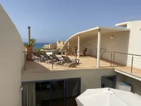 Villa with private pool, internet, close to the beach and sea views.