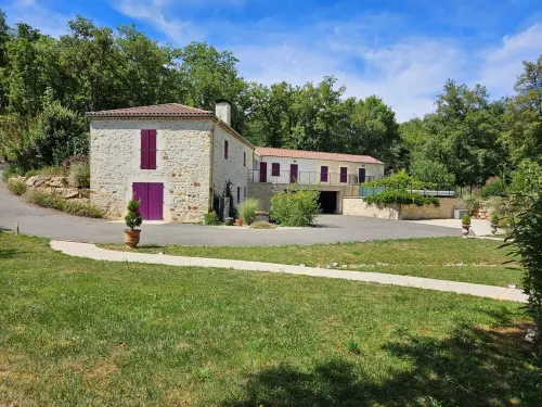 Near Floressas the completely renovated old watermill Le Roussenq-Moulin Neuf