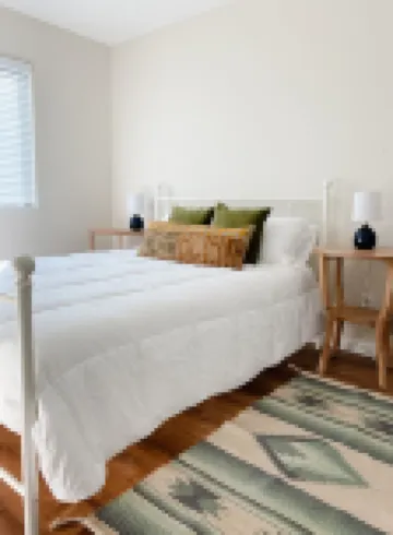 Near Downtown, Convenient to Restaurants, 2 Cruiser Bikes To Explore With!