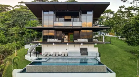 Odyssey Villa - incredible mountain views, 3 bedrooms, w pool!