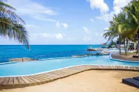 Luxury Waterfront 1/1 with Pool and Gym