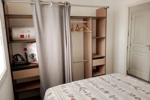 Small house 15 minutes from the beach. Hotel a Royan