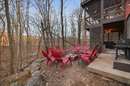 Lux Lakeside in amenity rich gated community w/ HotTub, Sauna, Stream, Game Room