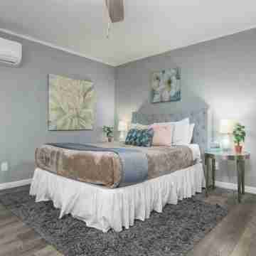 Chic Vegas Studio - Pool, Patio, BBQ+ 3 Miles to Strip! Rooms