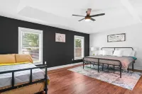 NEW IMMACULATE and quiet 4br Retreat between SAV DownTown & Tybee Island