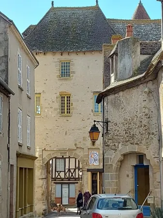 Grande maison avec piscine Large house with swimming pool Отели в г. Эндр