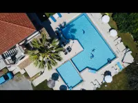 룸-바뇨스 아파트먼트 2 베드룸 및 수영장