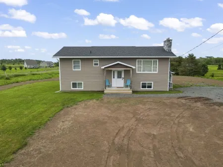 Chez E&H – A Breezy Blend of Charm & Seaside Comfort