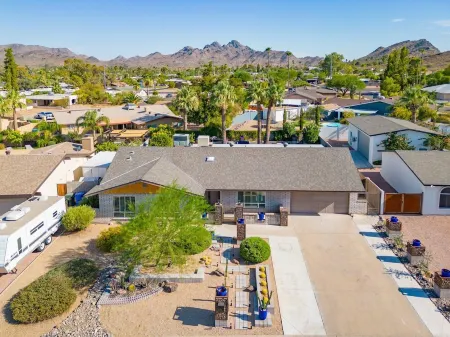 Luxury 4 Bed/4Bath! Private Pool & Mountain Views!