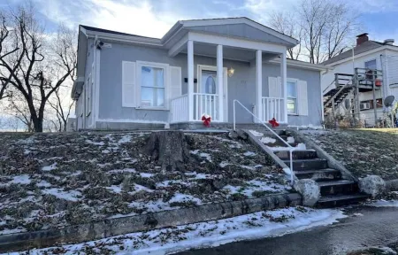 Amazing Hannibal Home - Eitaly’s on Paris