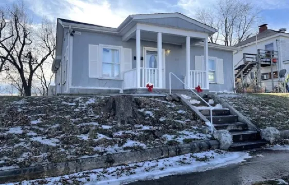 Amazing Hannibal Home - Eitaly’s on Paris