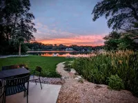 Beautiful apartment overlooking Lake Wallace. Bring your boat!