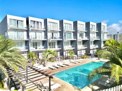 Palm Beach Grand Oasis: Spacious 21-Guest Retreat - Walk to All!