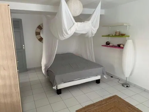 Bas de Villa vue mer Proche Grand Bourg