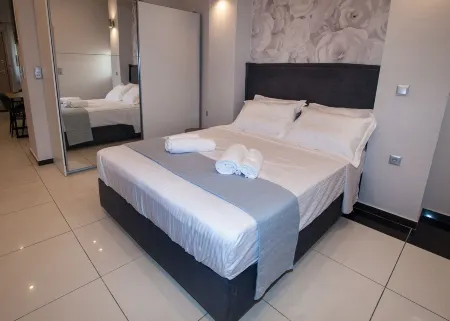 Sia's Retreat 1 Modern Apt Athens Riviera Отели в г. Калифея